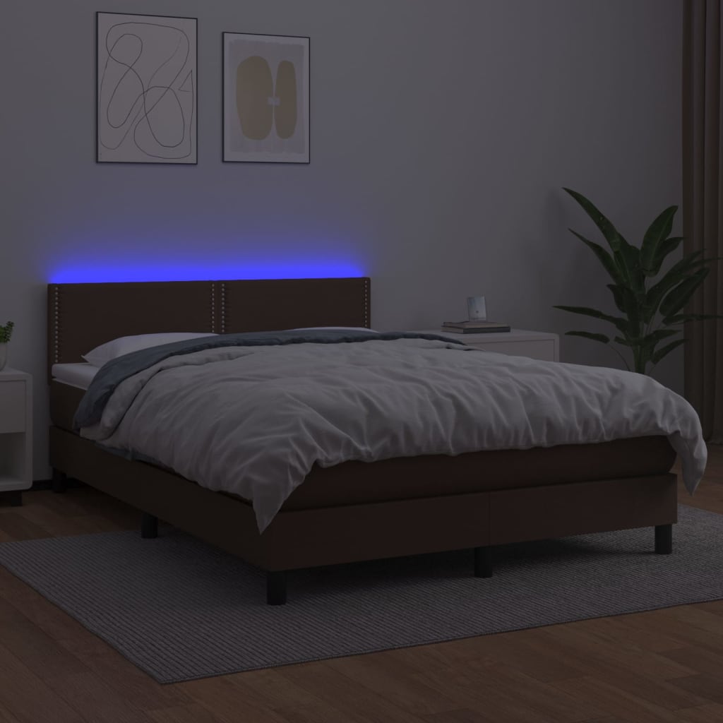 Cama box spring c/ colchão/LED 140x190 cm couro artif. castanho