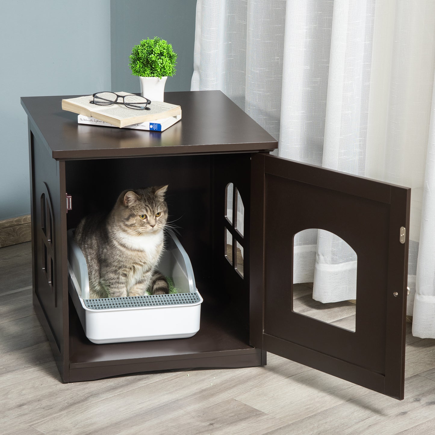 PawHut Casa para Gatos de Madeira Móvel para Caixa de Areia para Gatos 2 em 1 com Armário de Armazenamento Bancada Ampla Porta e 3 Janelas Cruzadas 48,7x53,3x53 cm Marrom