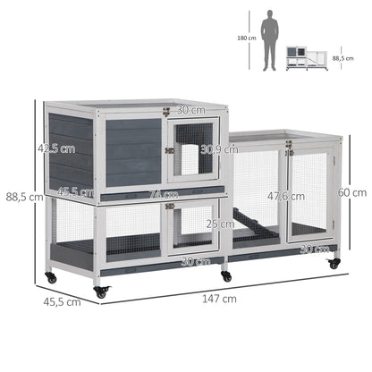 PawHut Coelheira de Madeira com Rodas 147x45,5x88,5cm Gaiola para Coelhos de 2 Níveis com Teto Abatível 2 Cercados de Metal 3 Bandejas Removíveis 3 Portas com Trava e Rampa Cinza